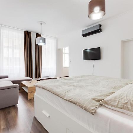 Free Days Luxury Apartment Прага Экстерьер фото