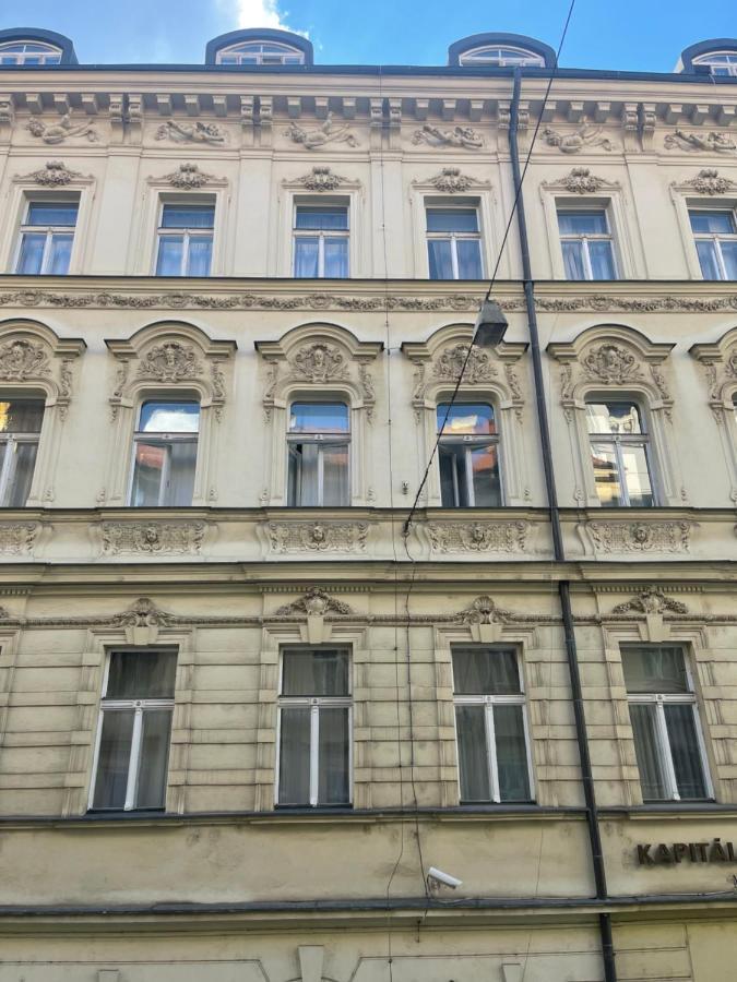 Free Days Luxury Apartment Прага Экстерьер фото