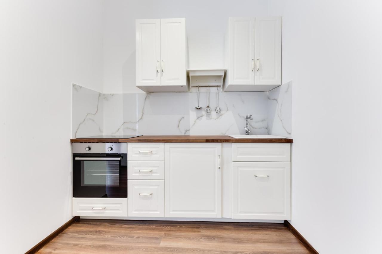 Free Days Luxury Apartment Прага Экстерьер фото