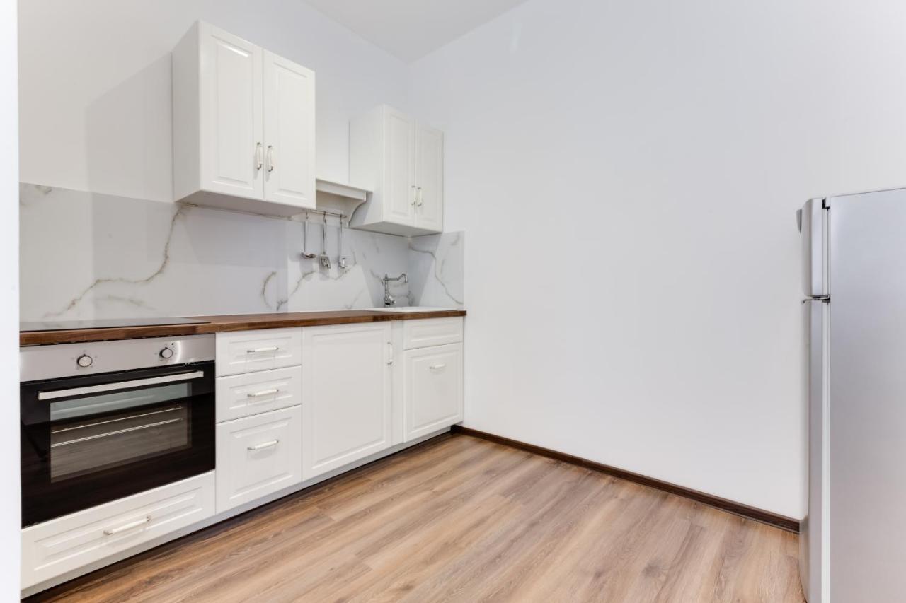 Free Days Luxury Apartment Прага Экстерьер фото