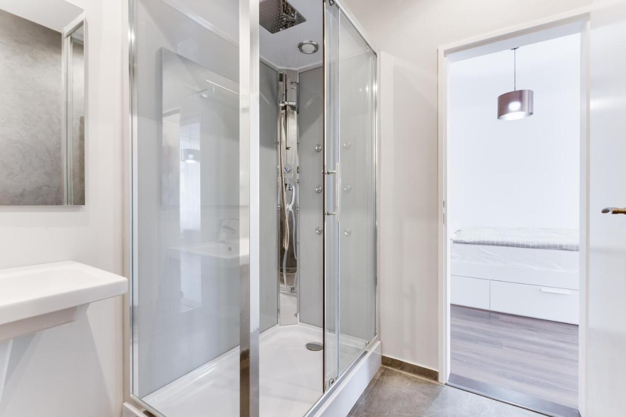 Free Days Luxury Apartment Прага Экстерьер фото