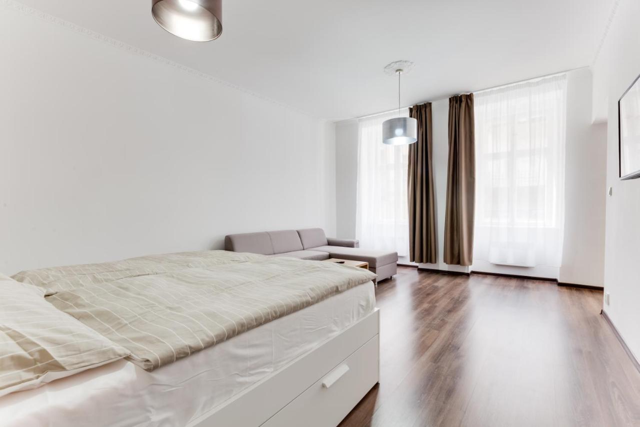 Free Days Luxury Apartment Прага Экстерьер фото
