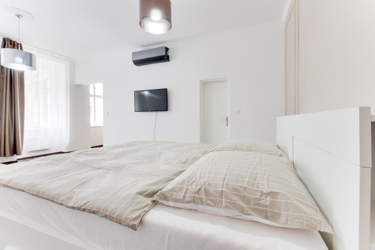 Free Days Luxury Apartment Прага Экстерьер фото