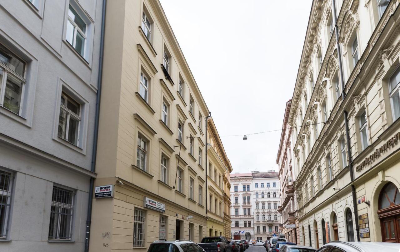 Free Days Luxury Apartment Прага Экстерьер фото